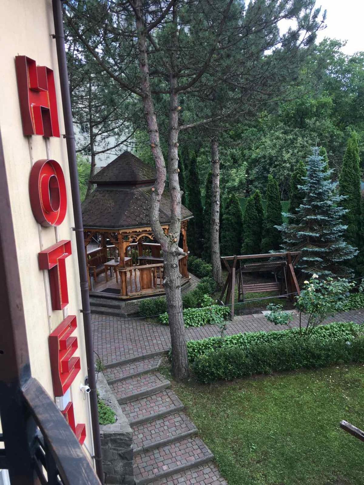 Hotel Red Stone Truskavec' Esterno foto