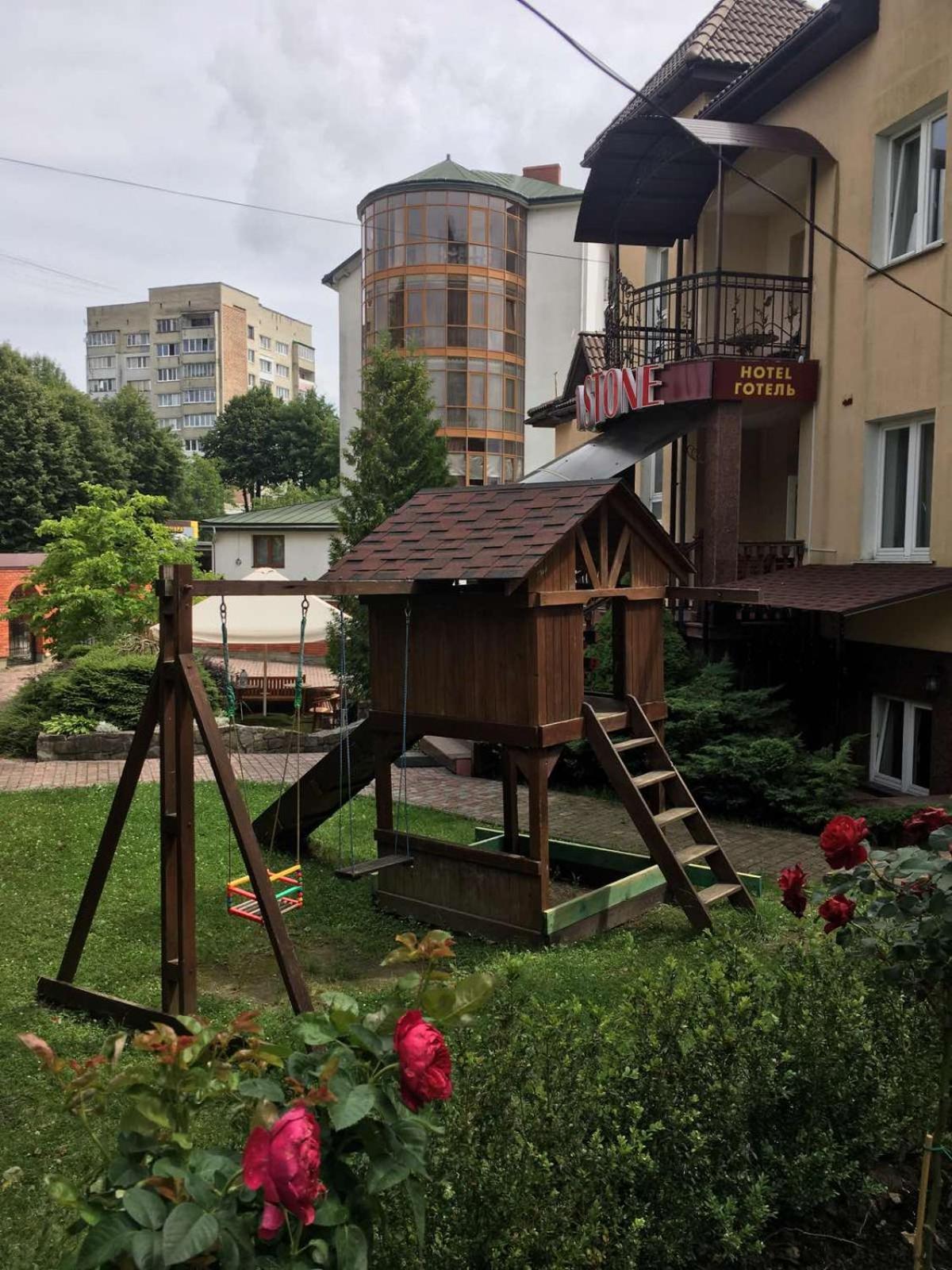 Hotel Red Stone Truskavec' Esterno foto