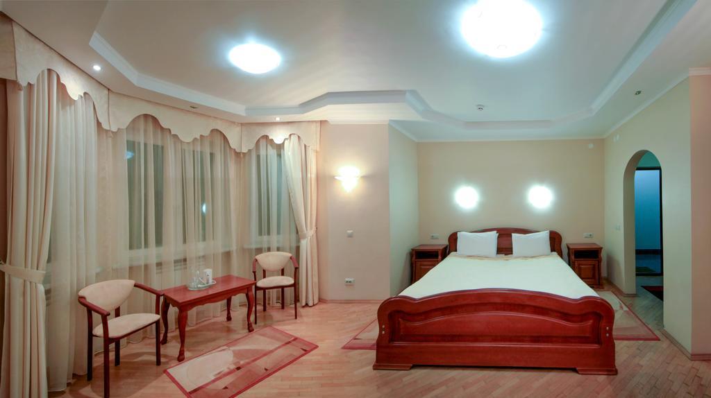 Hotel Red Stone Truskavec' Esterno foto