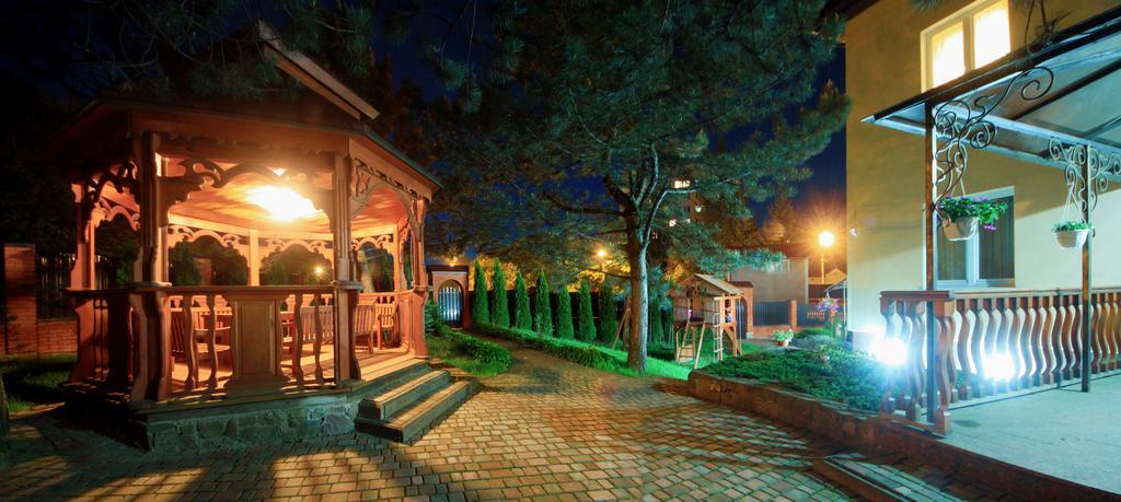 Hotel Red Stone Truskavec' Esterno foto