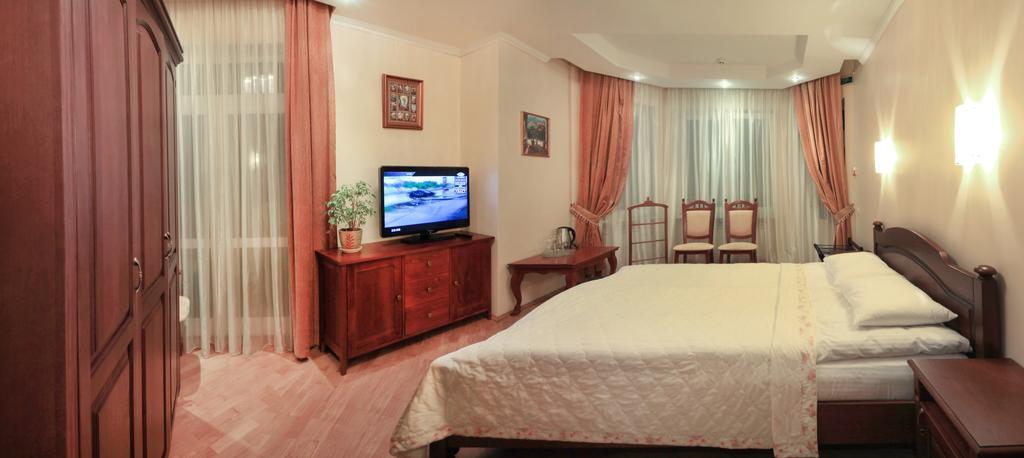 Hotel Red Stone Truskavec' Esterno foto