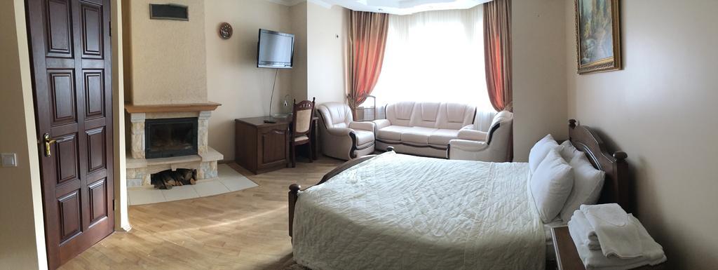 Hotel Red Stone Truskavec' Esterno foto