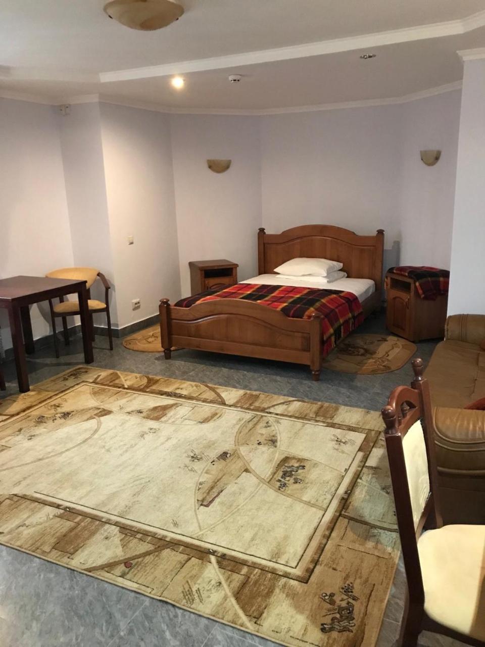 Hotel Red Stone Truskavec' Esterno foto